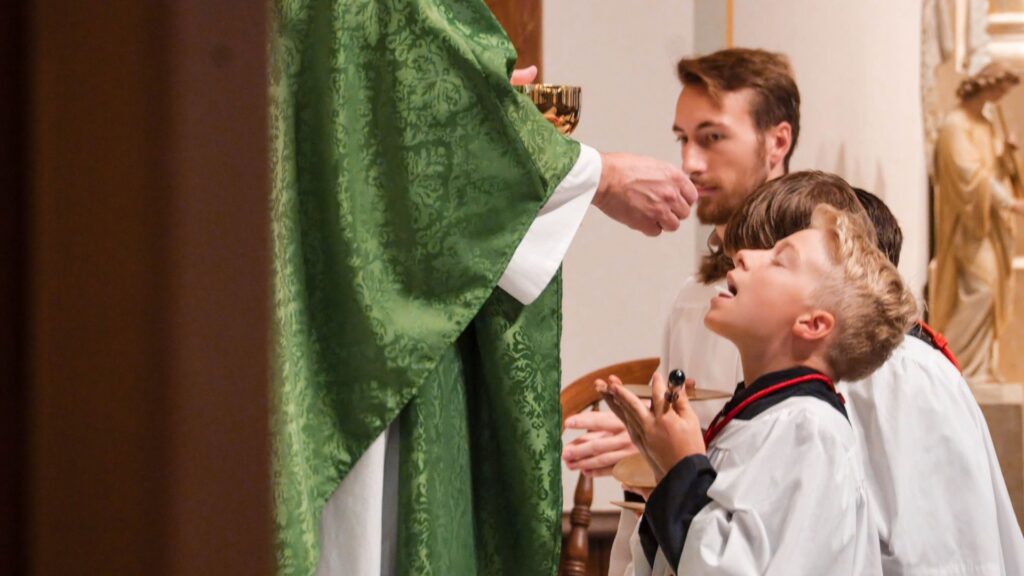 Server receiving Jesus